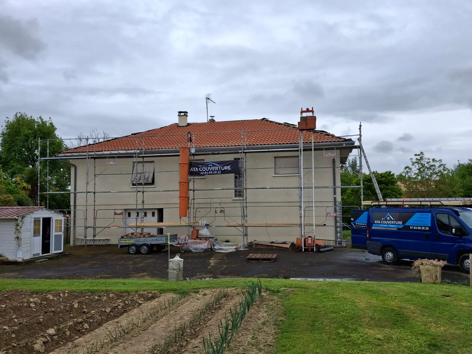 couvreur Auch expérimenté intervenant en Occitanie pour travaux de couverture, zinguerie et carports en bois, avec garantie décennale et finitions soignées