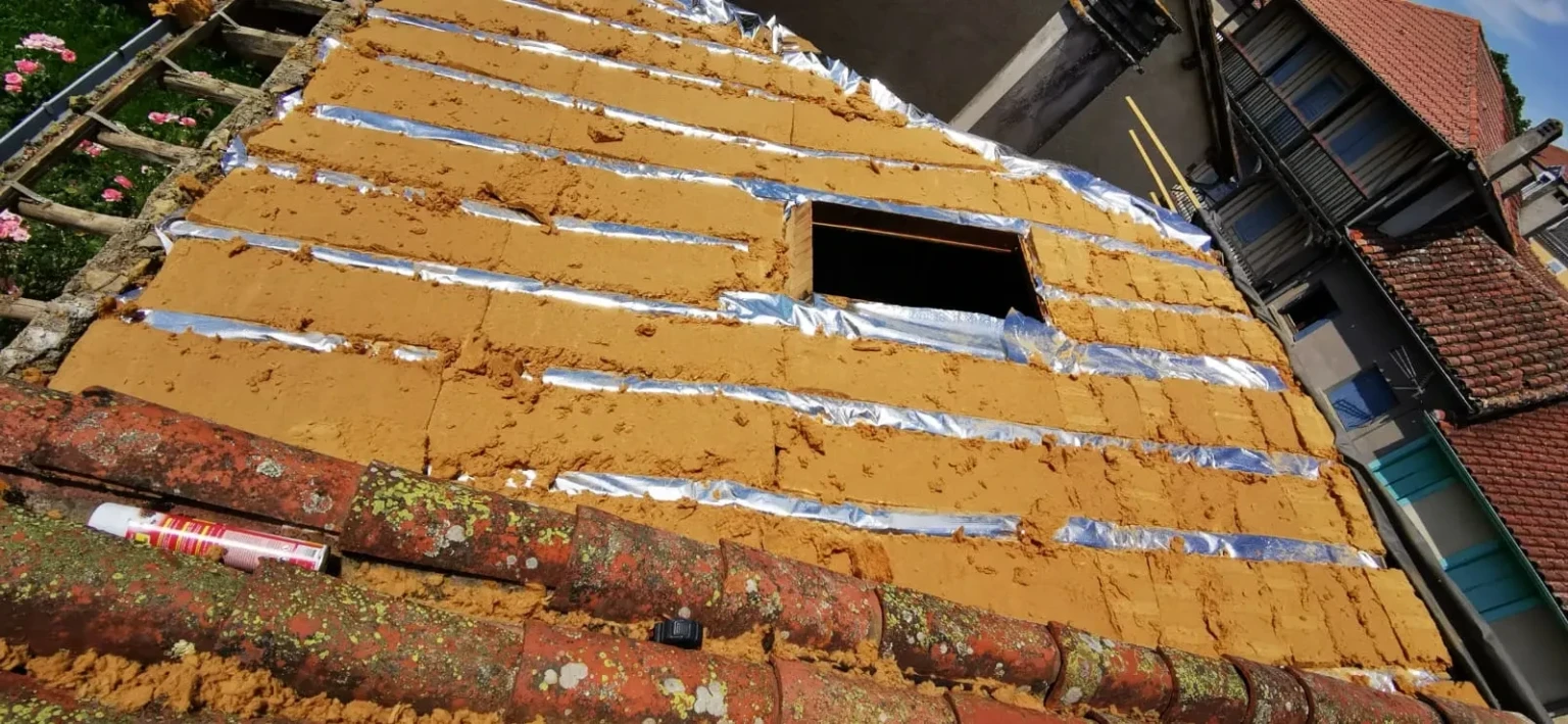 rénovation toiture Auch intégrant des solutions d’isolation toiture pour limiter les pertes de chaleur et améliorer le confort intérieur