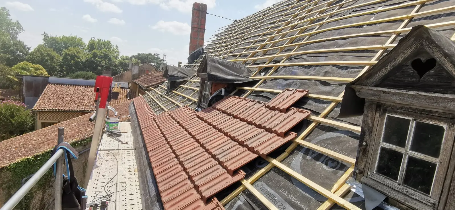 rénovation toiture Auch sur bâti existant pour améliorer l’isolation et l’étanchéité tout en respectant l’architecture de la maison