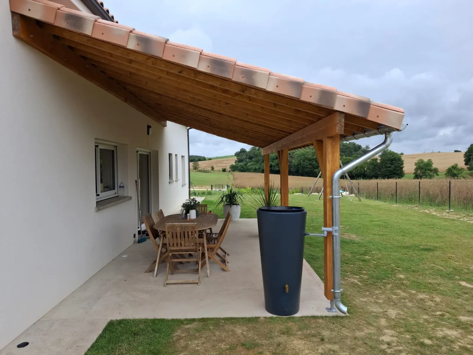 travaux toiture Auch réalisés par un artisan couvreur avec rénovation complète, zinguerie et finitions soignées sur différents chantiers